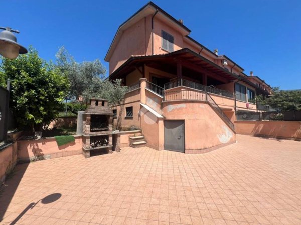 casa indipendente in vendita a Veroli in zona Casamari