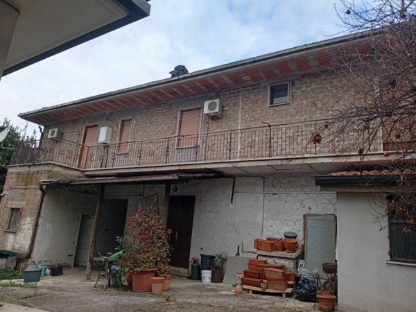 casa indipendente in vendita a Veroli in zona Giglio
