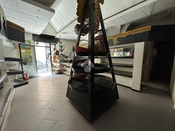 locale commerciale in vendita a Veroli