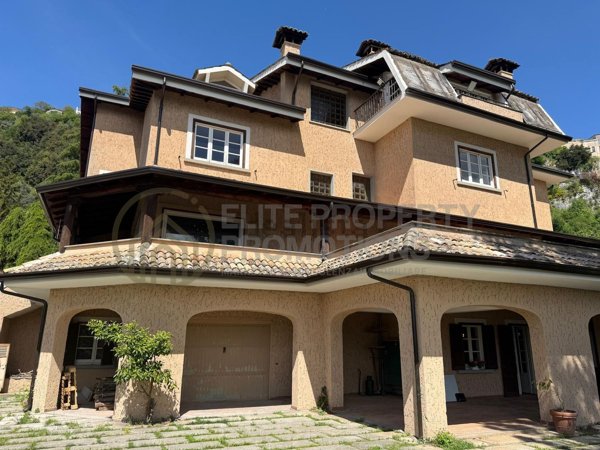 casa indipendente in vendita a Veroli