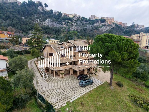 casa indipendente in vendita a Veroli