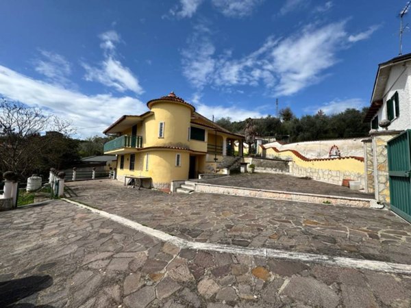 casa indipendente in vendita a Veroli