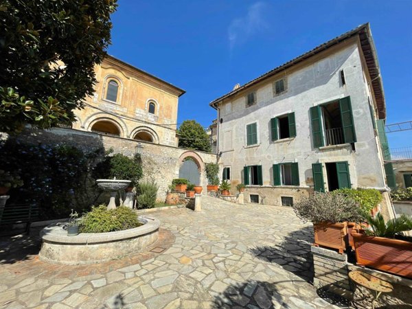 casa indipendente in vendita a Veroli