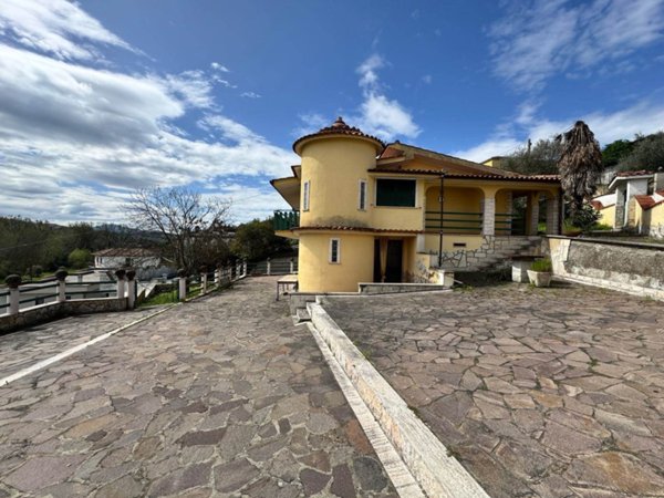 casa indipendente in vendita a Veroli