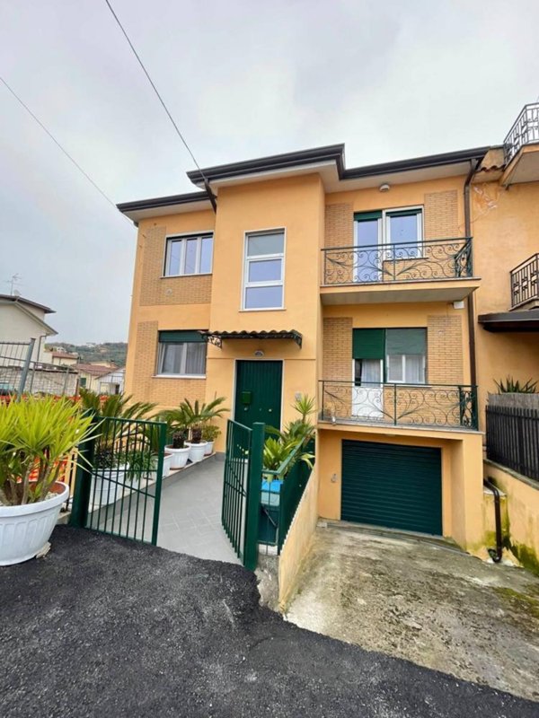 casa indipendente in vendita a Veroli in zona Sant'Angelo in Villa