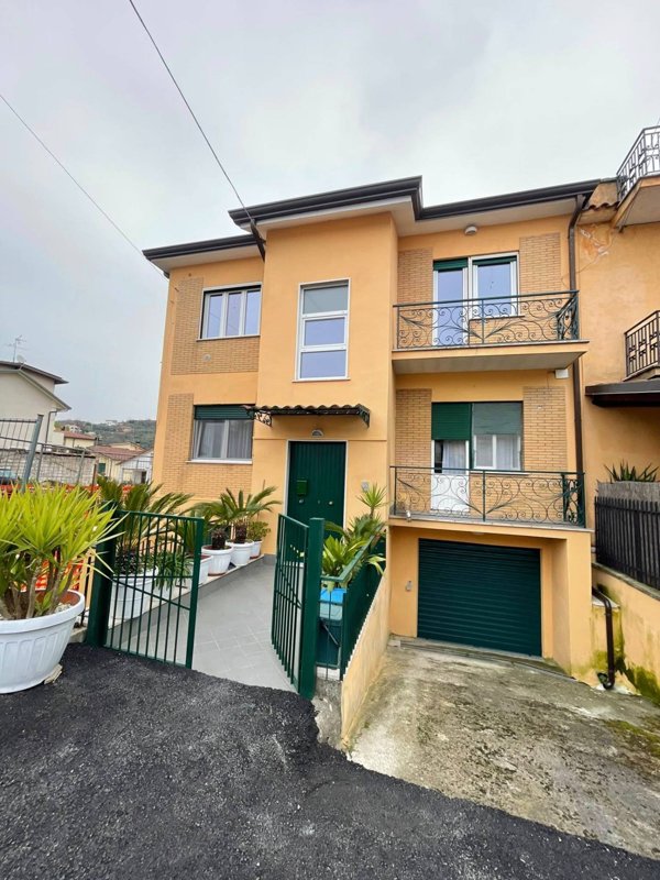 casa indipendente in vendita a Veroli in zona Sant'Angelo in Villa