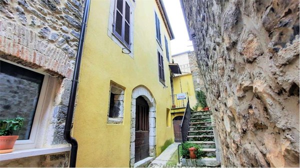 casa indipendente in vendita a Veroli