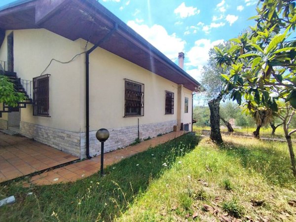 casa indipendente in vendita a Veroli in zona Giglio