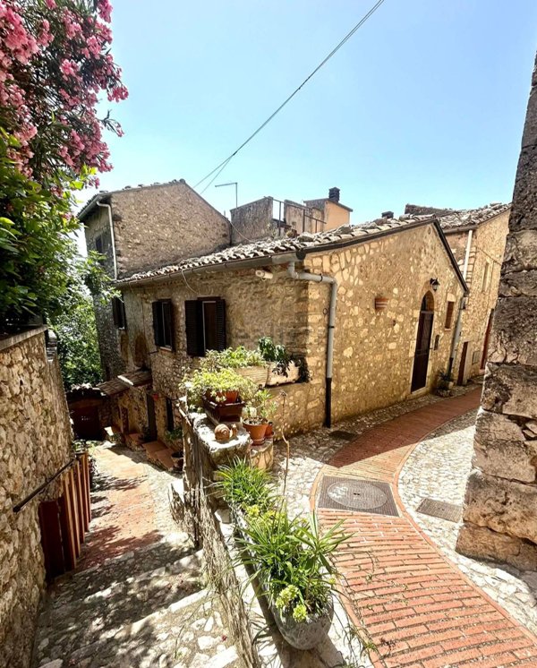 casa indipendente in vendita a Veroli