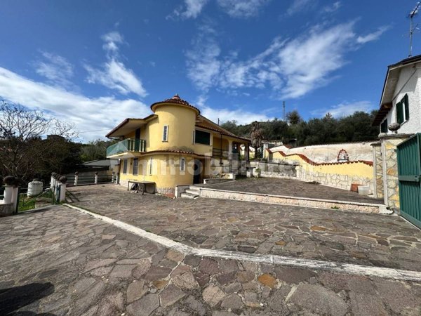 pentavano in vendita a Veroli in zona Colle Capito