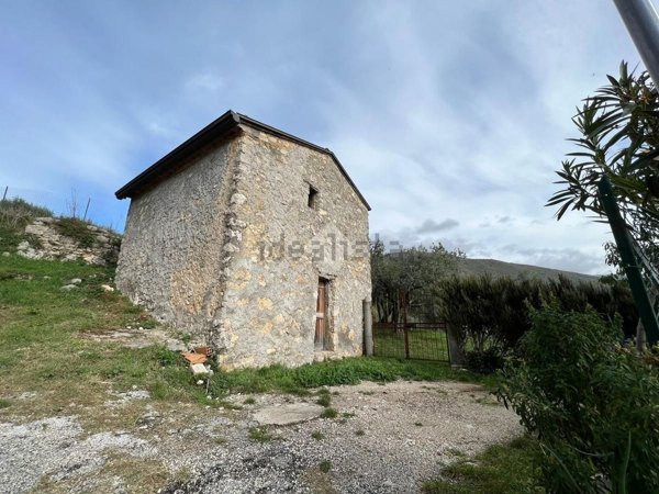 casa indipendente in vendita a Veroli in zona Santa Francesca