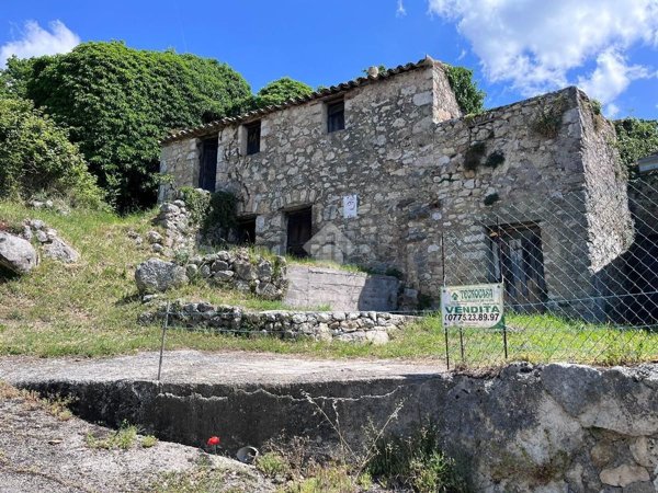 casale in vendita a Veroli in zona Santa Francesca