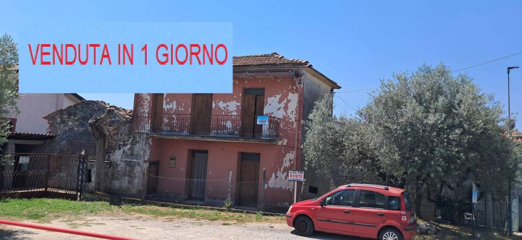 appartamento in vendita a Veroli in zona Madonna della Vittoria