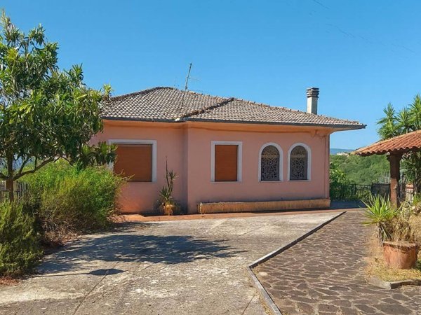 casa indipendente in vendita a Veroli in zona Giglio
