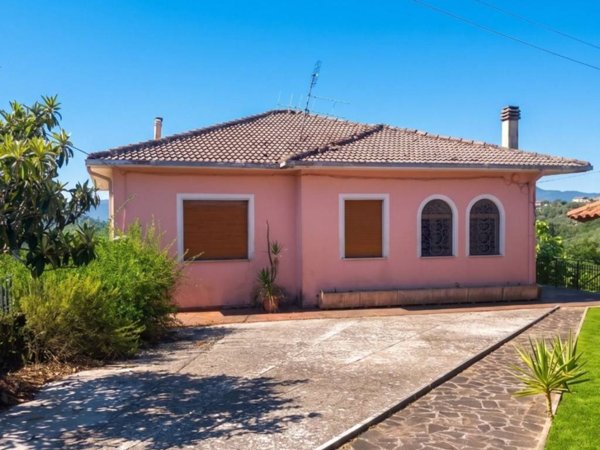 casa indipendente in vendita a Veroli in zona Giglio