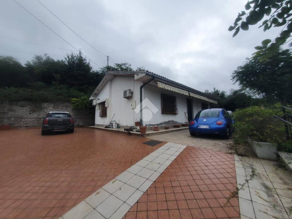 casa indipendente in vendita a Veroli in zona Torre Caravicchia