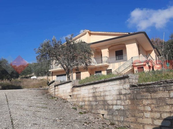 casa indipendente in vendita a Veroli in zona Case Scaccia