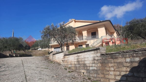 casa indipendente in vendita a Veroli in zona Case Scaccia