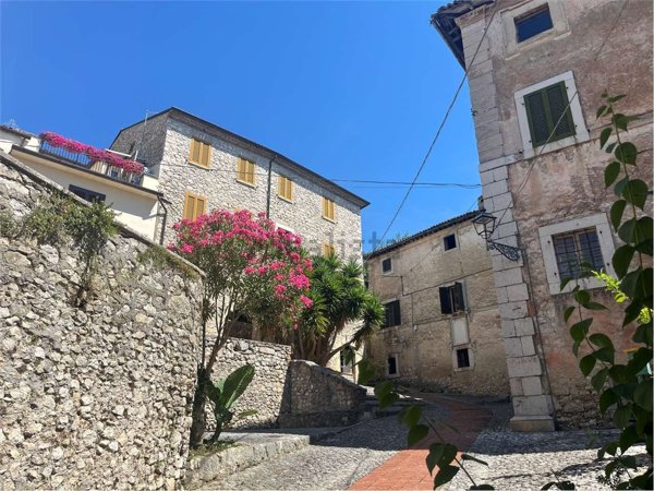 appartamento in vendita a Veroli in zona Case Scaccia