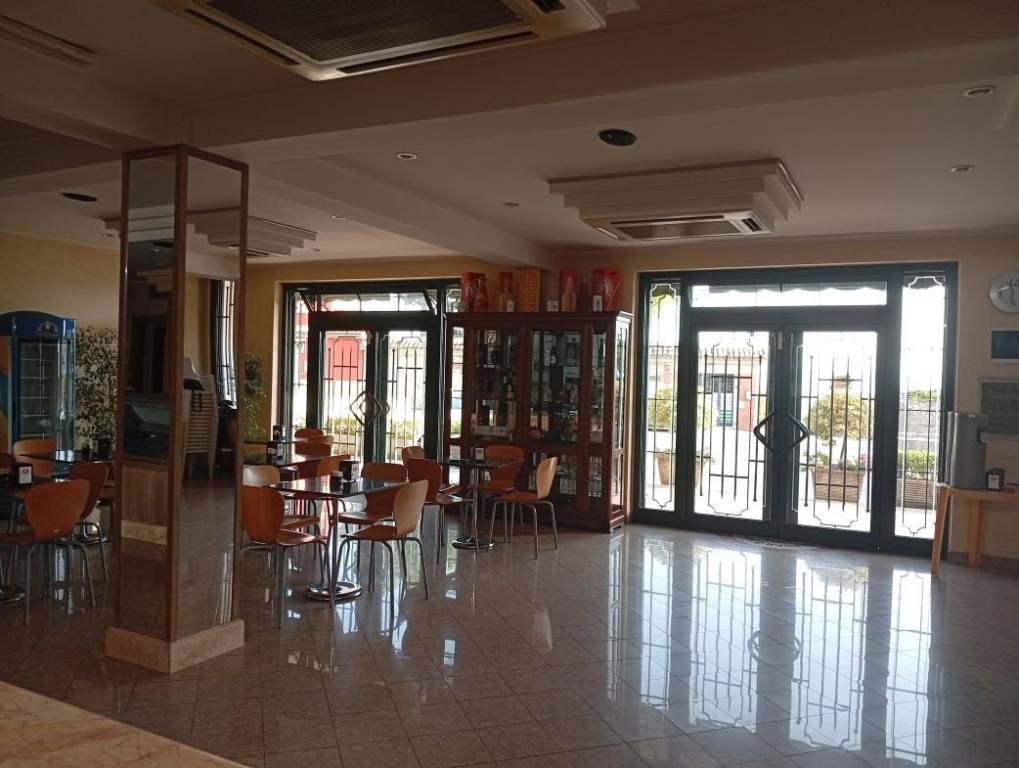 negozio in vendita a Veroli in zona Case Scaccia