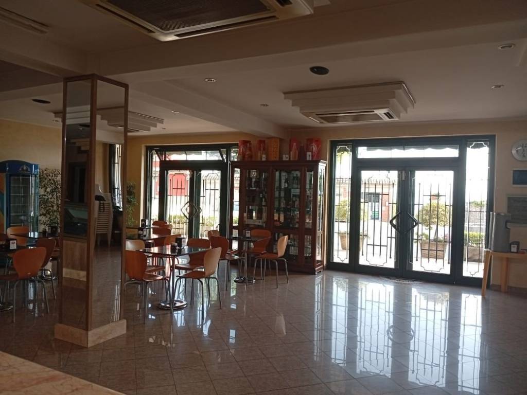 negozio in vendita a Veroli in zona Case Scaccia