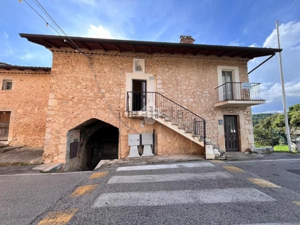 pentavano in vendita a Veroli in zona Case Scaccia