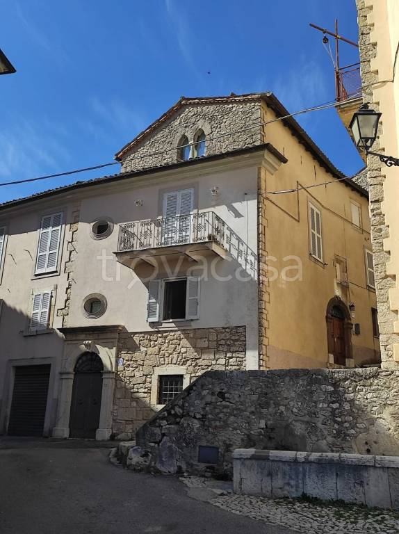 appartamento in vendita a Veroli in zona Case Scaccia