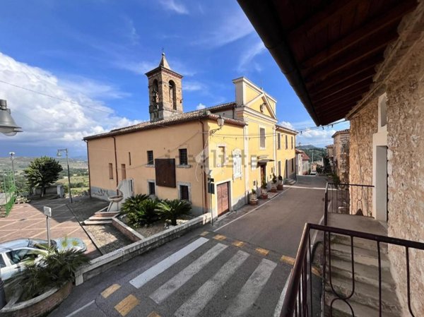 pentavano in vendita a Veroli in zona Case Scaccia