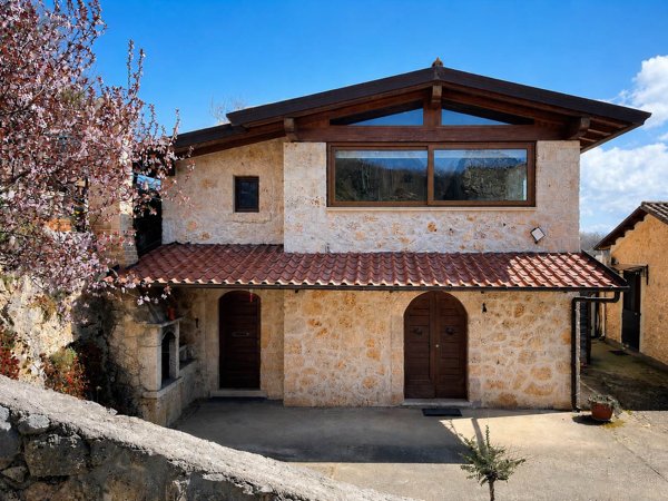casa indipendente in vendita a Veroli in zona Santa Francesca