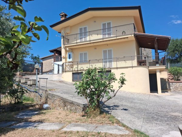 casa indipendente in vendita a Veroli in zona Santa Francesca