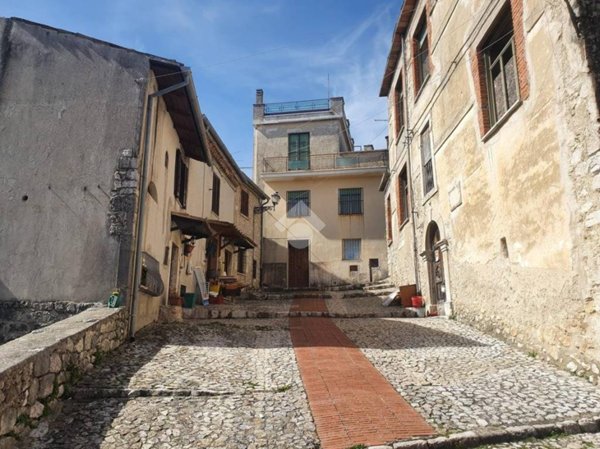 casa indipendente in vendita a Veroli in zona Madonna del Pianto