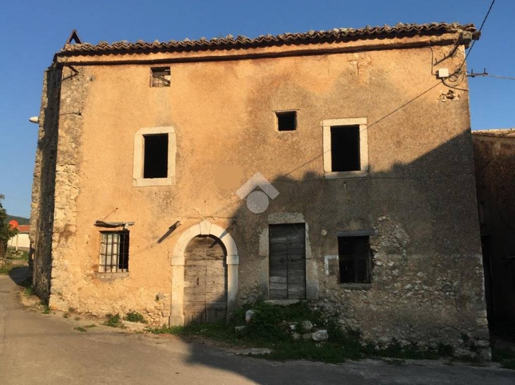 casa indipendente in vendita a Veroli in zona Santa Francesca