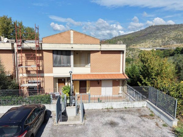 casa indipendente in vendita a Veroli in zona Giglio