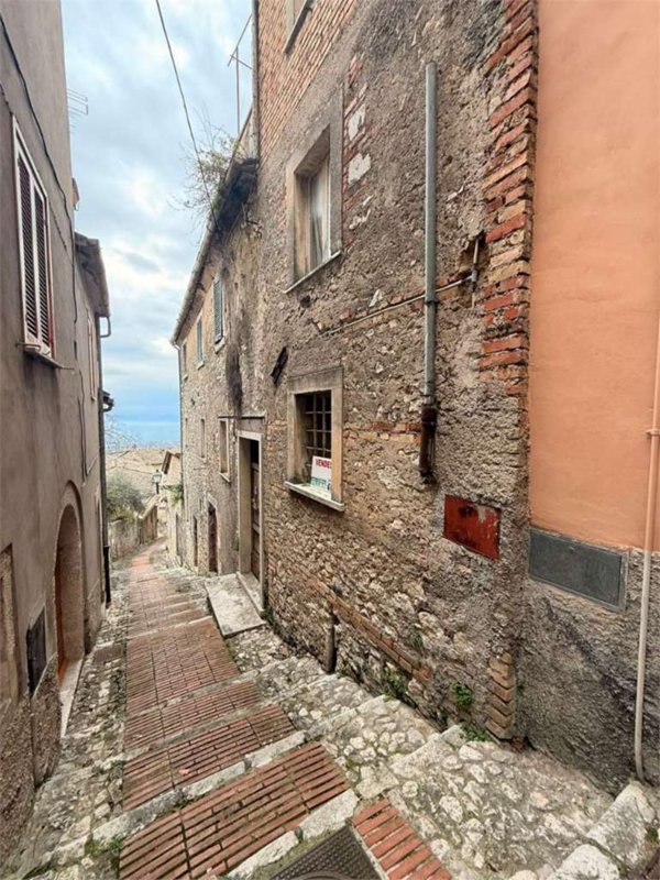 intera palazzina in vendita a Veroli in zona Case Scaccia