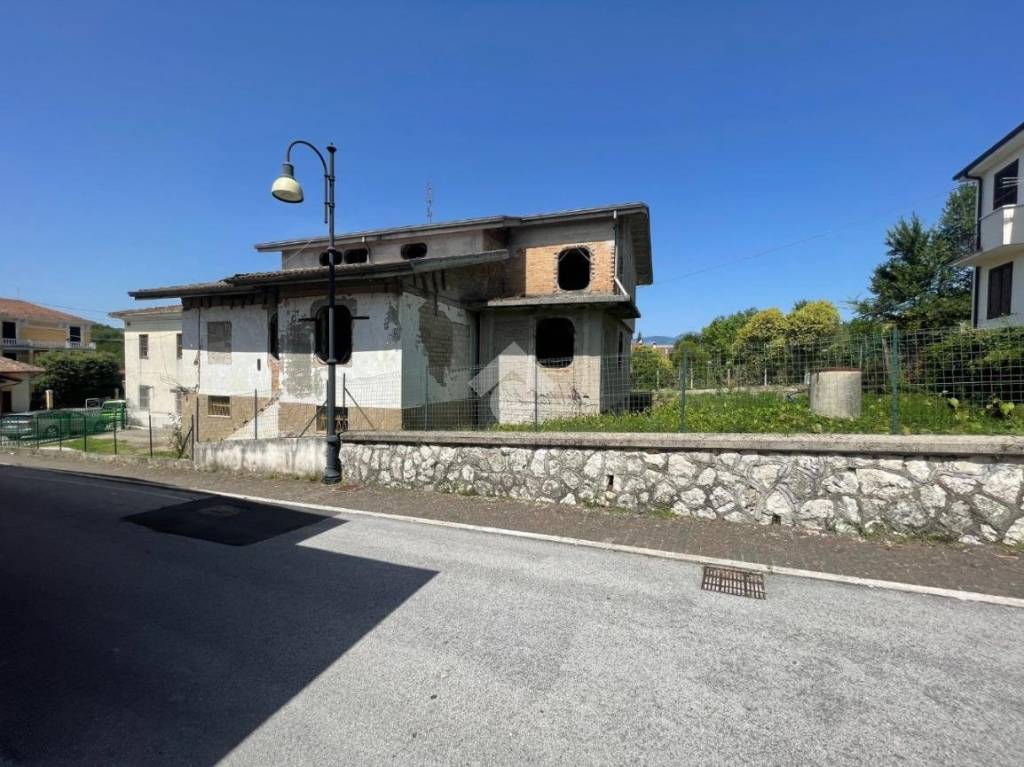 casa indipendente in vendita a Vicalvi in zona contrada Delicata