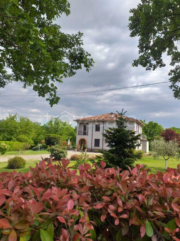 casa indipendente in vendita a Vico nel Lazio