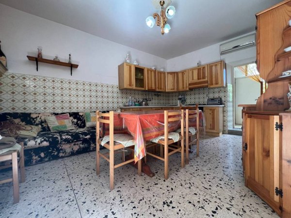 casa indipendente in vendita a Vico nel Lazio