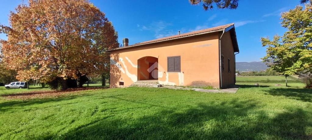 casa indipendente in vendita a Vico nel Lazio