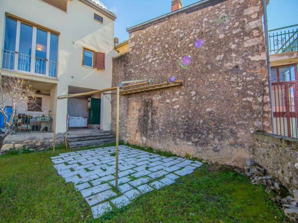 appartamento in vendita a Vico nel Lazio