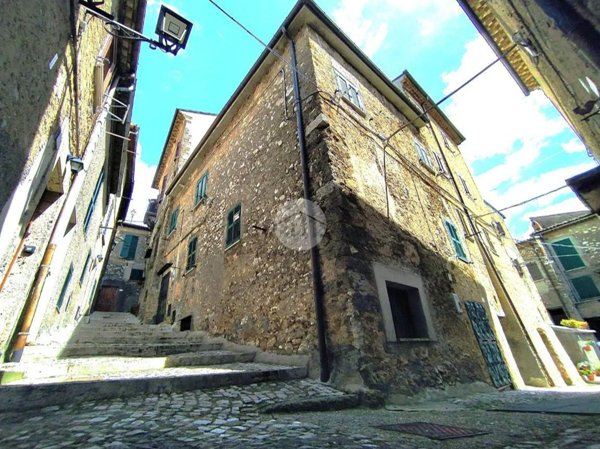 appartamento in vendita a Vico nel Lazio