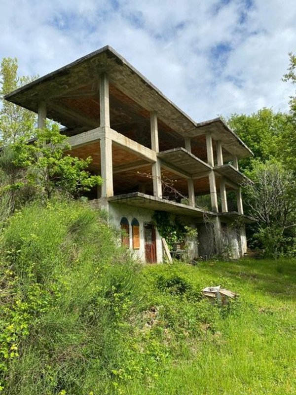 casale in vendita a Vico nel Lazio