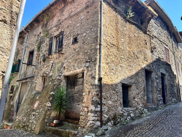 appartamento in vendita a Vico nel Lazio