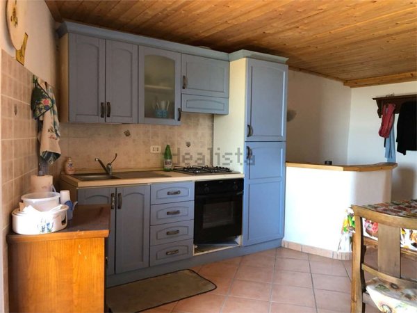 casa indipendente in vendita a Vico nel Lazio