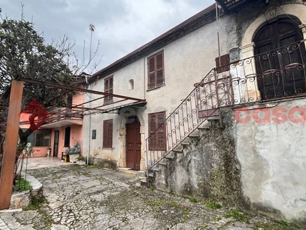 appartamento in vendita a Vico nel Lazio in zona Pitocco
