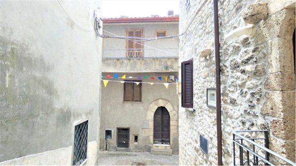 appartamento in vendita a Vico nel Lazio