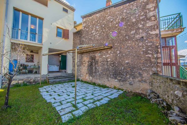 appartamento in vendita a Vico nel Lazio