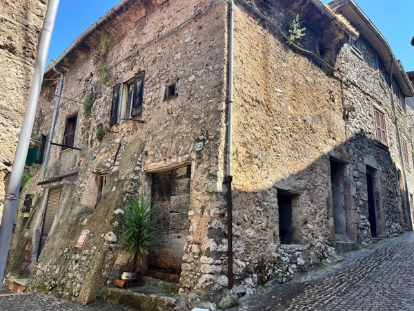 appartamento in vendita a Vico nel Lazio