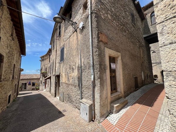 appartamento in vendita a Vico nel Lazio