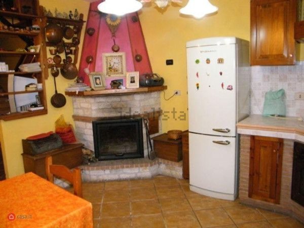 casa indipendente in vendita a Vico nel Lazio