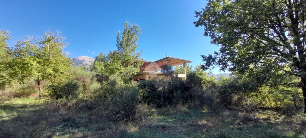 casa indipendente in vendita a Vico nel Lazio